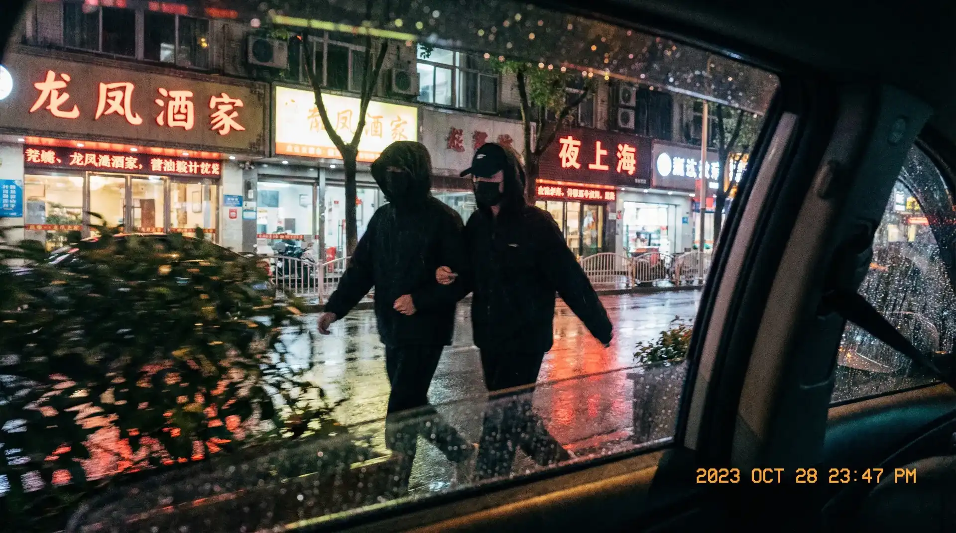 天博体育官网 - 顶流明星深夜密会现场抓拍照片